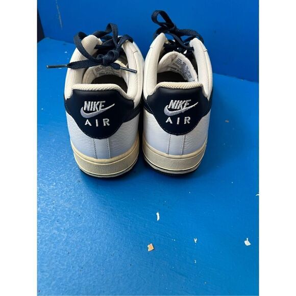 Athletic_Shoes